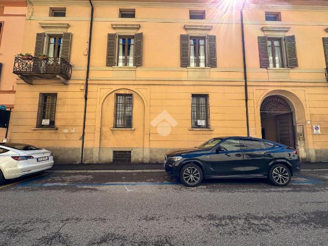 Ufficio in affitto a Vecchia Dogana, Cremona