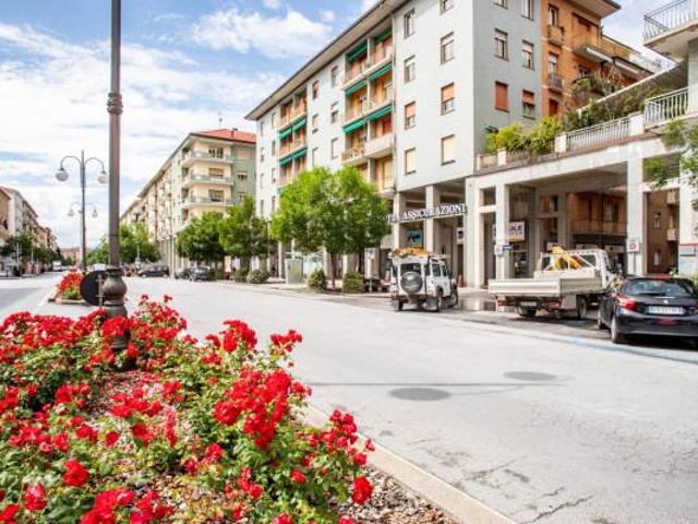 Ufficio in affitto a Cuneo Centro, Piemonte