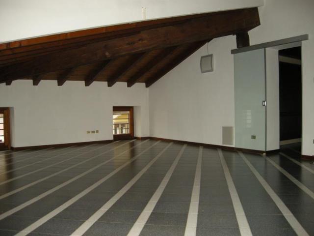 Ufficio in affitto a Desenzano Del Garda, Lombardia