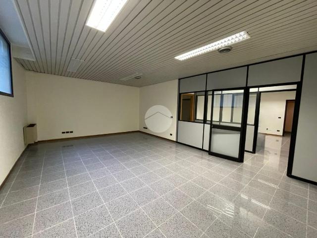 Ufficio in affitto a Desenzano Del Garda, Lombardia