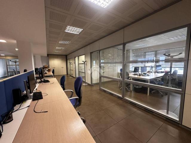 Ufficio in affitto a Ex Gavazzi, Desio