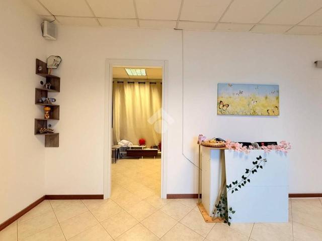Ufficio in affitto a Prati, Desio