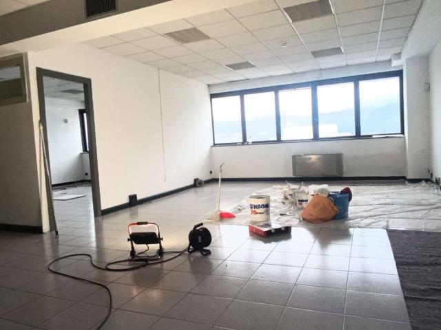 Ufficio in affitto a Dolzago, Lecco