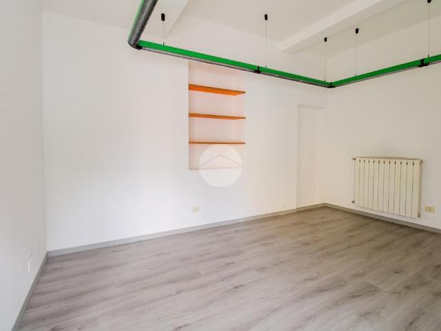 Ufficio in affitto a Roncadello, Dovera