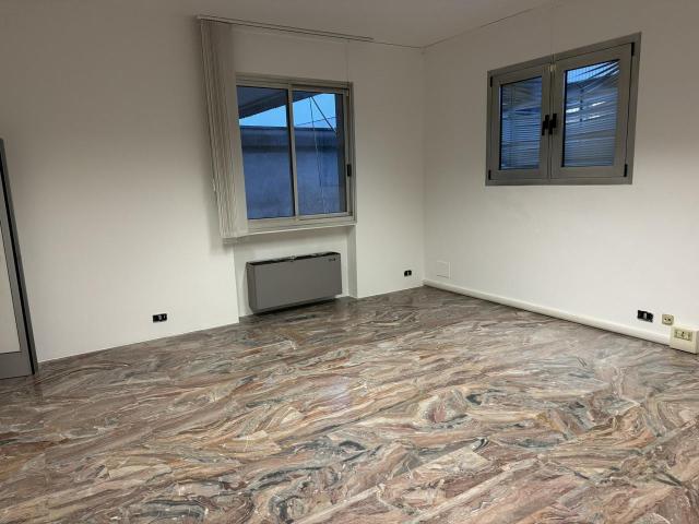 Ufficio in affitto a Este, Veneto