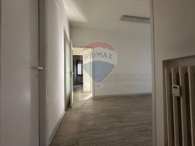 Ufficio in affitto a Marche, Ancona