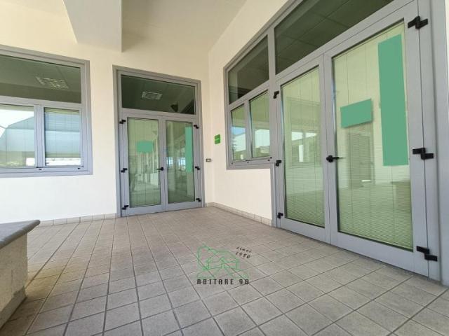 Ufficio in affitto a Marche, Pesaro E Urbino