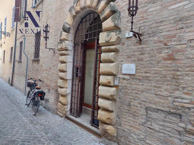Ufficio in affitto a Centro storico, Marche