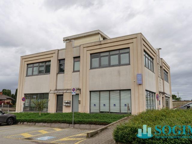 Ufficio in affitto a Fenegrò, Lombardia