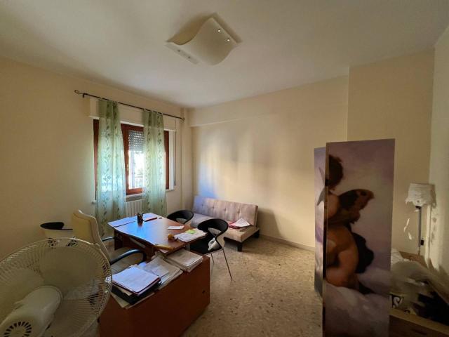 Ufficio in affitto a Sant'Andrea, Marche