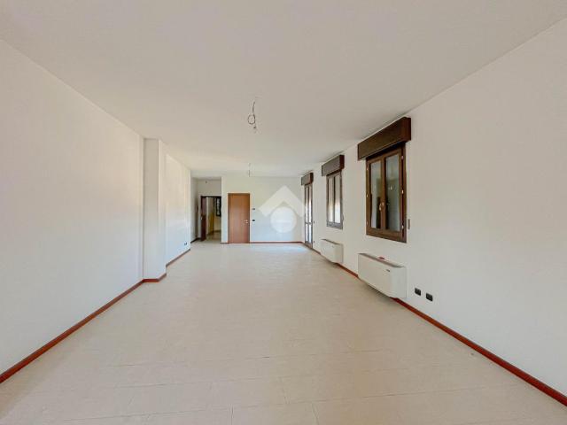 Ufficio in affitto a Fiorano Modenese, Reggio Emilia