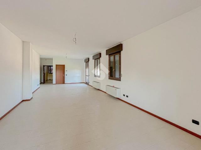 Ufficio in affitto a Fiorano Modenese, Reggio Emilia