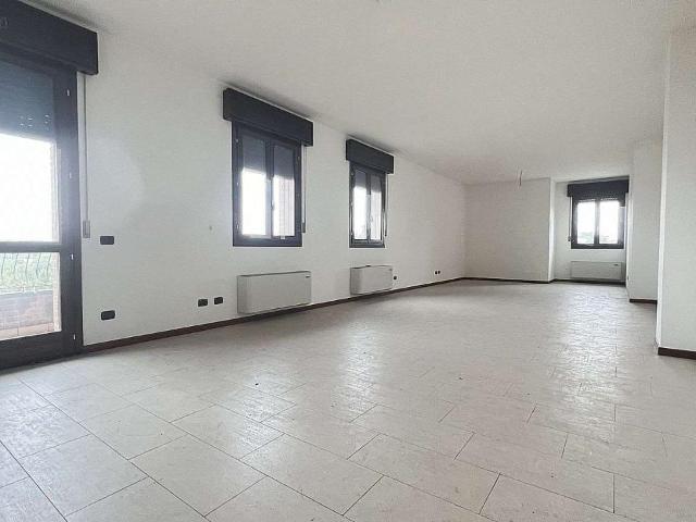 Ufficio in affitto a Fiorano Modenese, Reggio Emilia