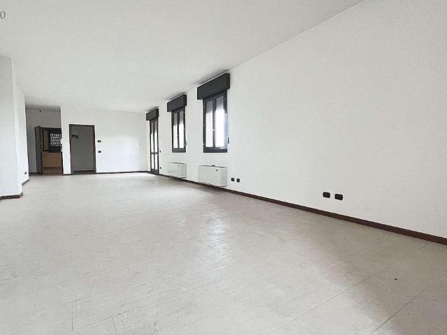 Ufficio in affitto a Unione dei comuni del Distretto Ceramico, Fiorano Modenese
