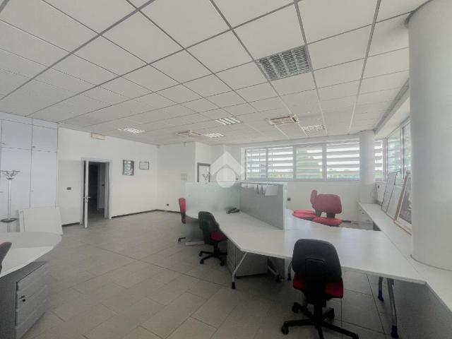 Ufficio in affitto a Unione dei comuni del Distretto Ceramico, Fiorano Modenese