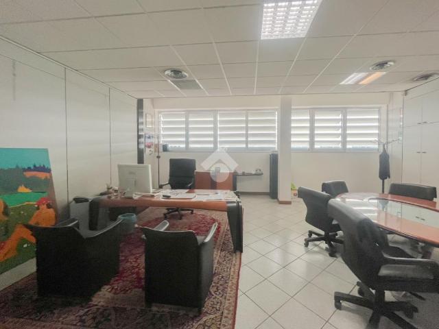 Ufficio in affitto a Unione dei comuni del Distretto Ceramico, Fiorano Modenese