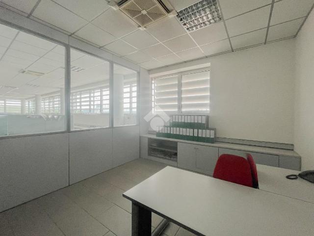 Ufficio in affitto a Unione dei comuni del Distretto Ceramico, Fiorano Modenese