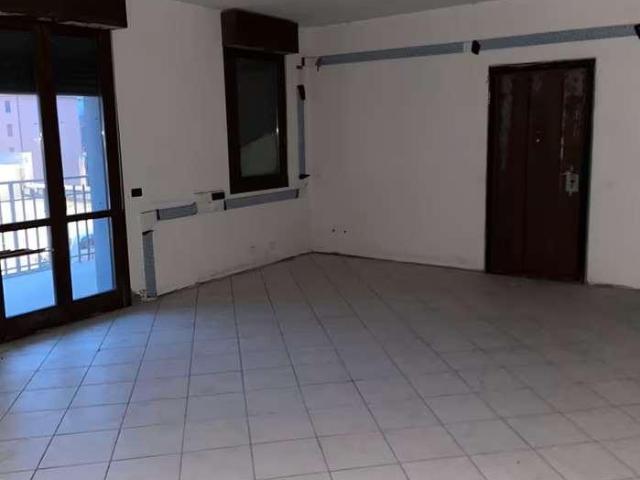 Ufficio in affitto a Unione dei comuni del Distretto Ceramico, Fiorano Modenese