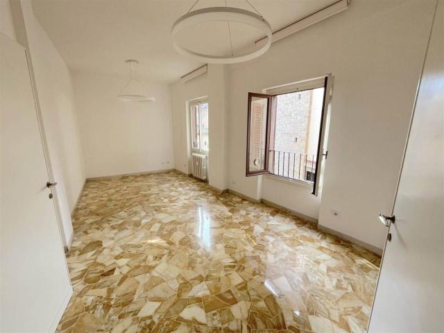 Ufficio in affitto a Quartiere 1, Firenze