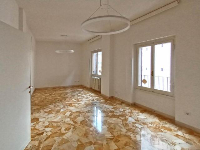 Ufficio in affitto a Quartiere 1, Firenze