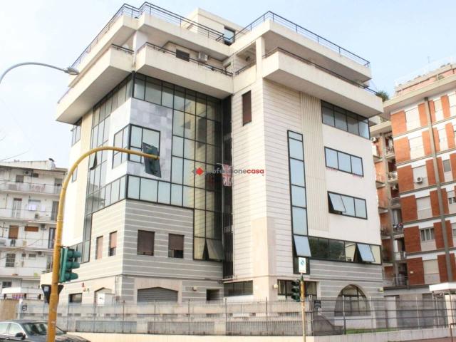 Ufficio in affitto a Rione San Ciro, Puglia