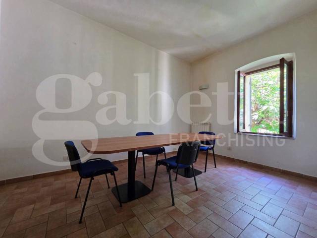 Ufficio in affitto a Foligno, Umbria