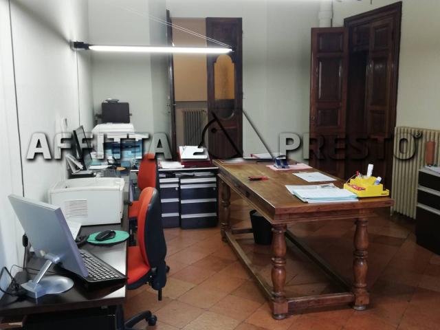 Ufficio in affitto a Unione di Comuni della Romagna Forlivese, Quattro