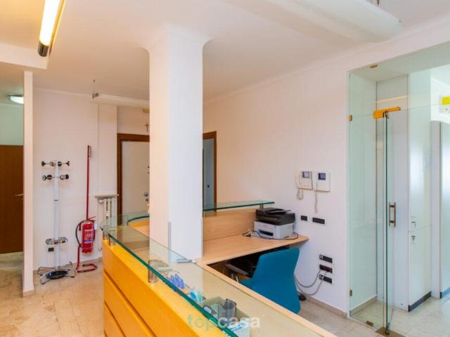 Ufficio in vendita a Centro, Gallarate