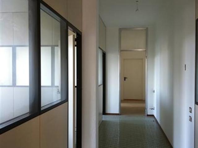 Ufficio in affitto a Bornate, Piemonte