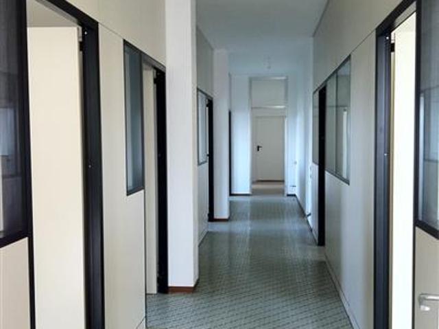 Ufficio in affitto a Bornate, Piemonte