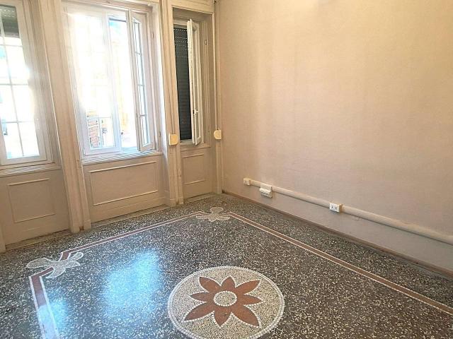 Ufficio in affitto a Centro Ovest, Serra Riccò