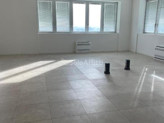 Ufficio in affitto a Nuovo Circondario Imolese, Imola