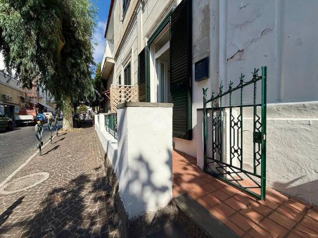 Ufficio in affitto a Ischia, Campania