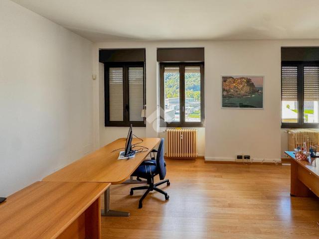 Ufficio in affitto a Rovagnate, La Valletta Brianza