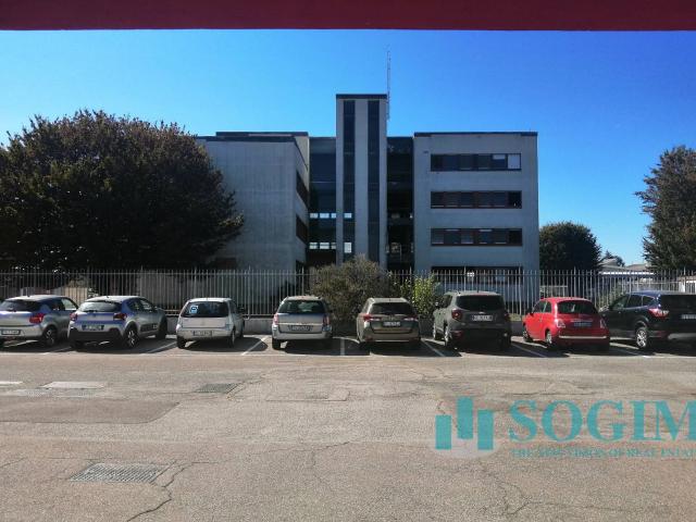 Ufficio in affitto a Lainate, Lombardia