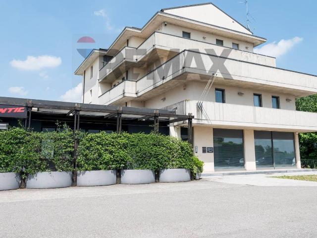 Ufficio in affitto a Lallio, Lombardia