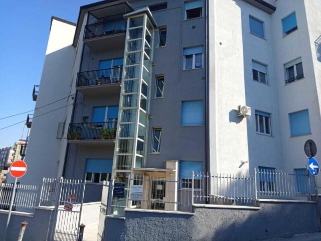 Ufficio in affitto a Quartiere Trento e Trieste, Lanciano