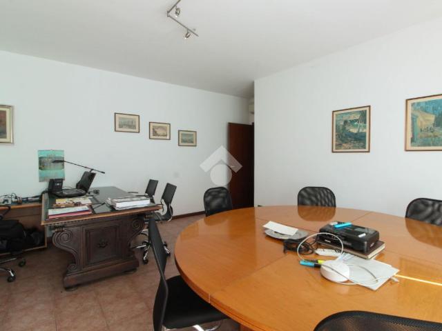 Ufficio in affitto a Casa Cairola, Landriano