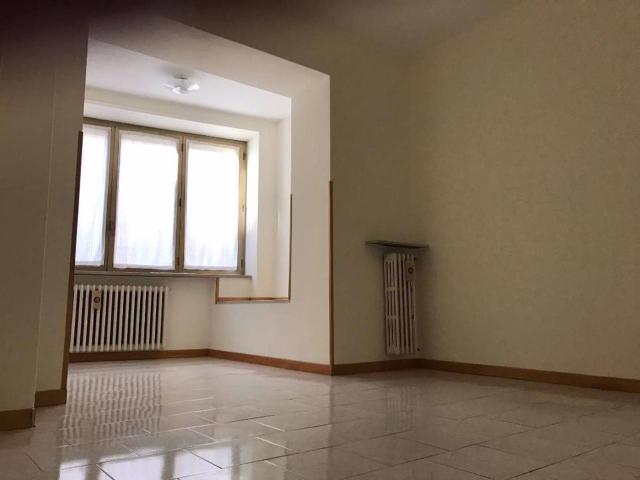 Ufficio in affitto a Torrione, L'Aquila
