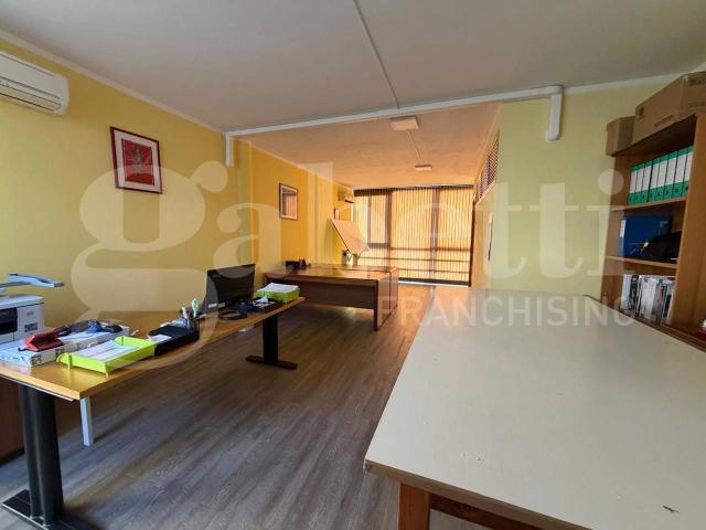 Ufficio in affitto a Quartiere Italia, Latina