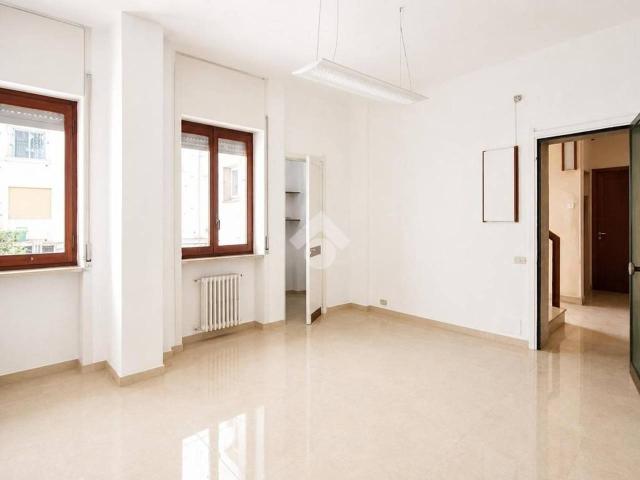 Ufficio in affitto a Puglia, Lecce