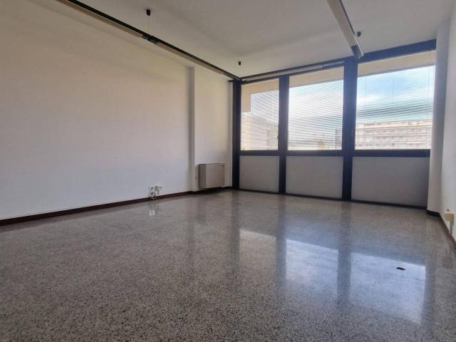 Ufficio in affitto a Puglia, Lecce