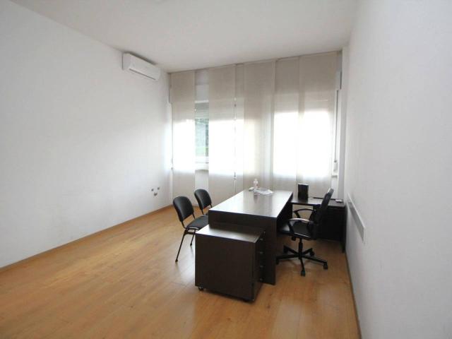 Ufficio in affitto a Oltresempione, Legnano
