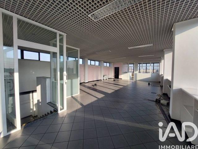 Ufficio in affitto a Limbiate, Lombardia