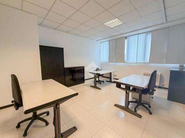 Ufficio in affitto a Liscate, Lombardia