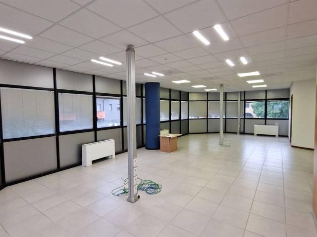 Ufficio in affitto a Lissone, Lombardia
