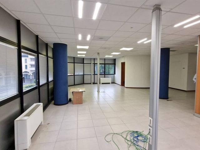 Ufficio in affitto a Lissone, Lombardia