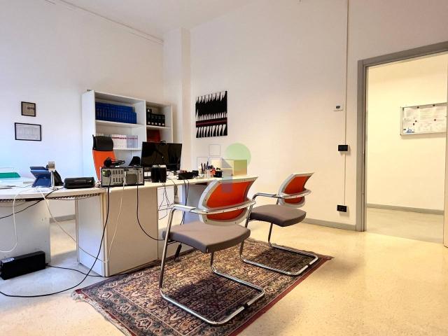 Ufficio in affitto a Livorno, Toscana