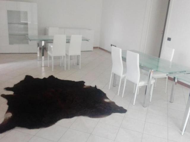Ufficio in affitto a Lodi Vecchio, Piazza