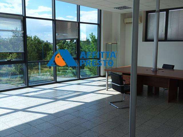 Ufficio in affitto a Crocetta, Longiano